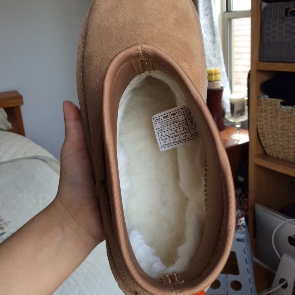 UGG mini dipper boots